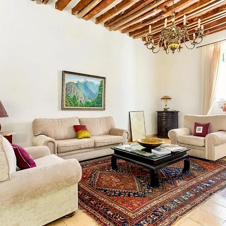 Villa Detached With Garden, Heated And Private Pool, Sea View, Parking Free