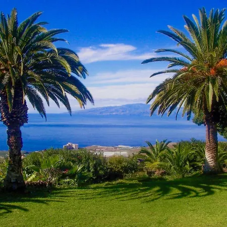 Villa Detached With Garden, Heated And Private Pool, Sea View, Parking Free
