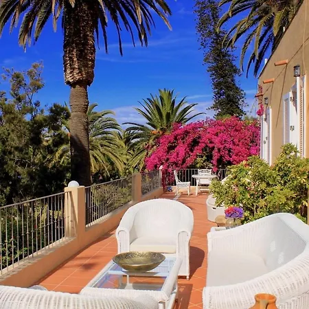 Detached With Garden, Heated And Private Pool, Sea View, Parking Free Villa