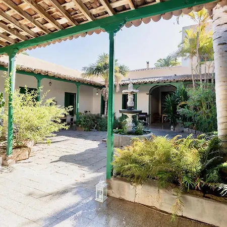 Villa Detached With Garden, Heated And Private Pool, Sea View, Parking Free *