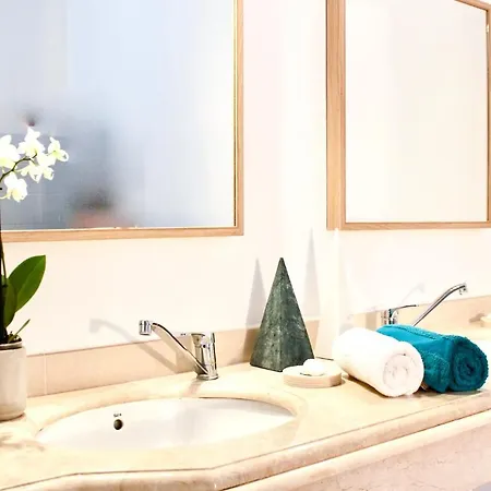 Detached With Garden, Heated And Private Pool, Sea View, Parking Free Villa