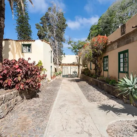 Detached With Garden, Heated And Private Pool, Sea View, Parking Free *