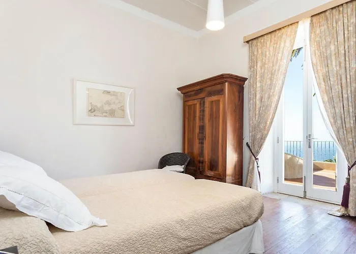 Detached With Garden, Heated And Private Pool, Sea View, Parking Free Villa