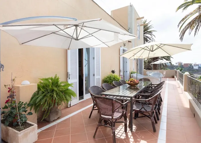 Detached With Garden, Heated And Private Pool, Sea View, Parking Free Willa