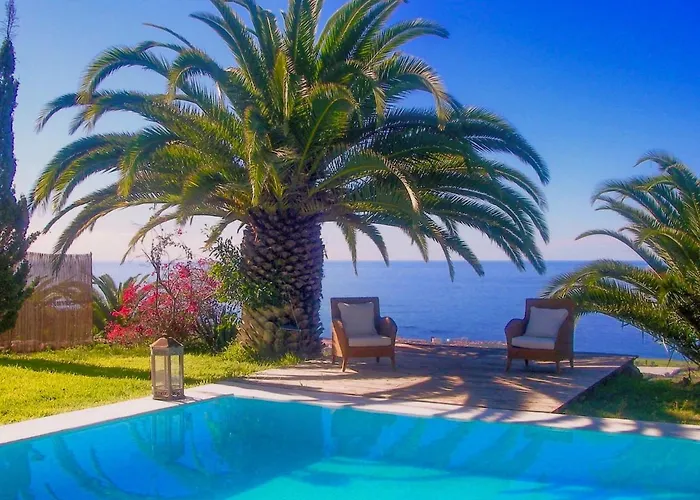 Detached With Garden, Heated And Private Pool, Sea View, Parking Free *