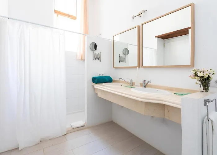 Detached With Garden, Heated And Private Pool, Sea View, Parking Free *