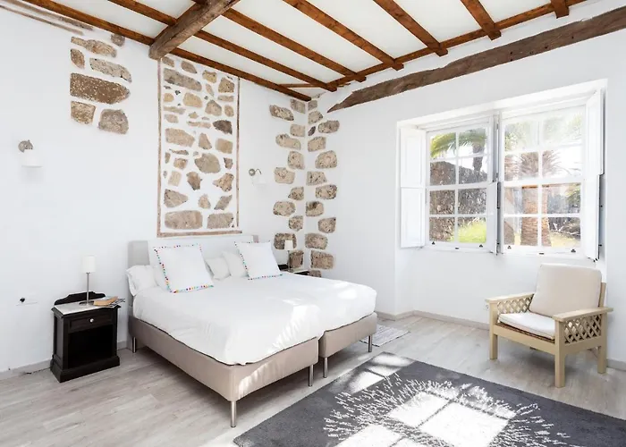 Detached With Garden, Heated And Private Pool, Sea View, Parking Free Villa