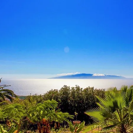 Detached With Garden, Heated And Private Pool, Sea View, Parking Free Villa