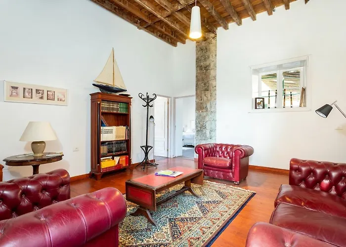 Villa Detached With Garden, Heated And Private Pool, Sea View, Parking Free *