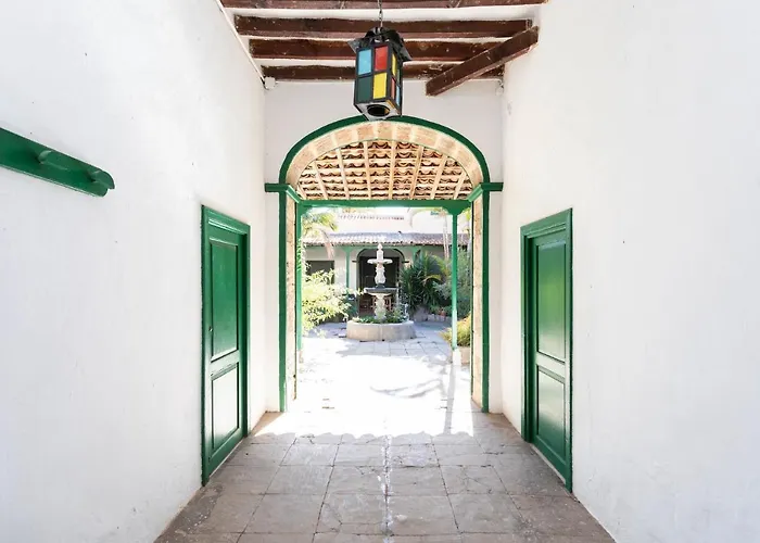Historic 1000 M2 Estate , Heated Pool , Sea View *