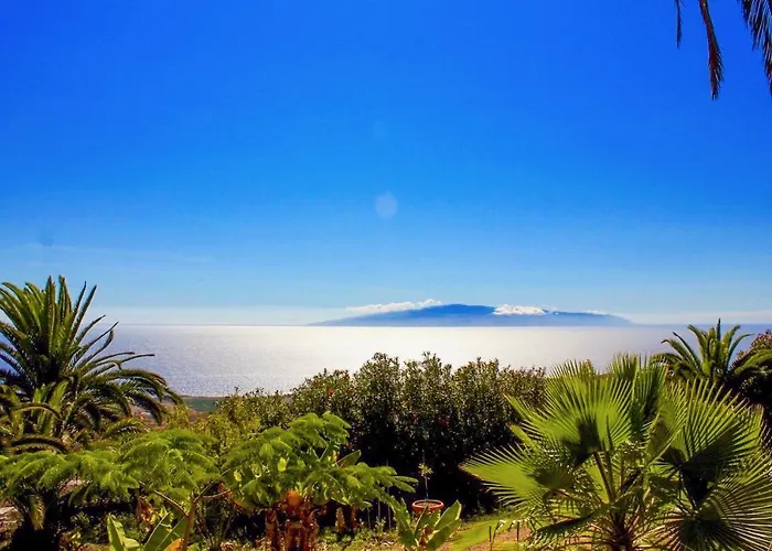 Detached With Garden, Heated And Private Pool, Sea View, Parking Free Villa