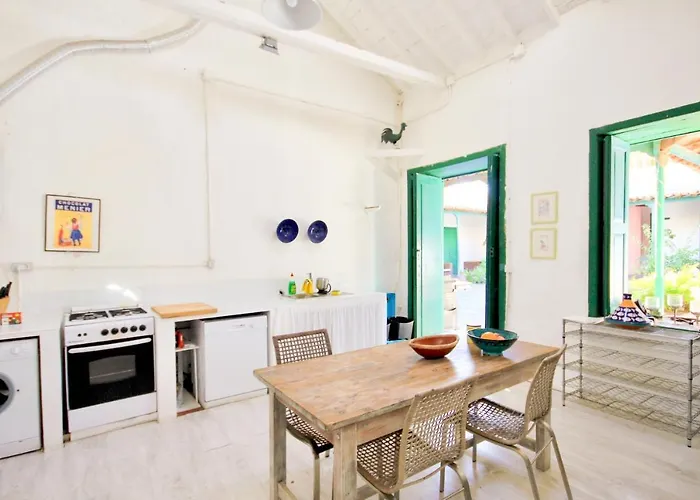 Detached With Garden, Heated And Private Pool, Sea View, Parking Free *