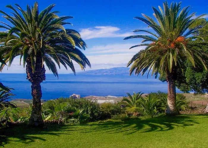 Villa Detached With Garden, Heated And Private Pool, Sea View, Parking Free