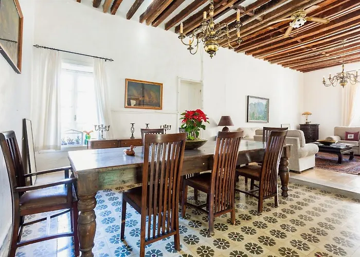 Villa Detached With Garden, Heated And Private Pool, Sea View, Parking Free *