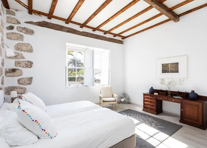 Villa Detached With Garden, Heated And Private Pool, Sea View, Parking Free Tijoco de Abajo