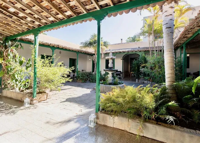 Villa Detached With Garden, Heated And Private Pool, Sea View, Parking Free *