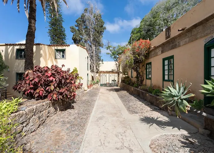 Detached With Garden, Heated And Private Pool, Sea View, Parking Free *