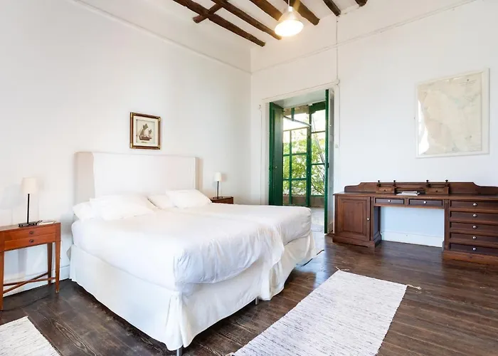 Villa Detached With Garden, Heated And Private Pool, Sea View, Parking Free