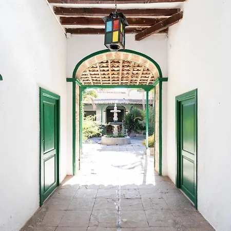 Detached With Garden, Heated And Private Pool, Sea View, Parking Free *