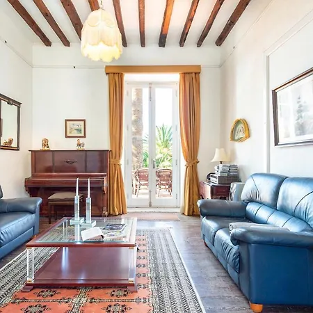 Detached With Garden, Heated And Private Pool, Sea View, Parking Free *