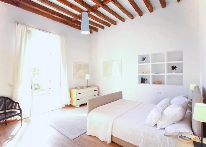 Historic 1000 M2 Estate , Heated Pool , Sea View *