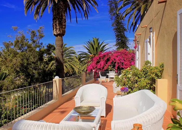 Historic 1000 M2 Estate , Heated Pool , Sea View Villa